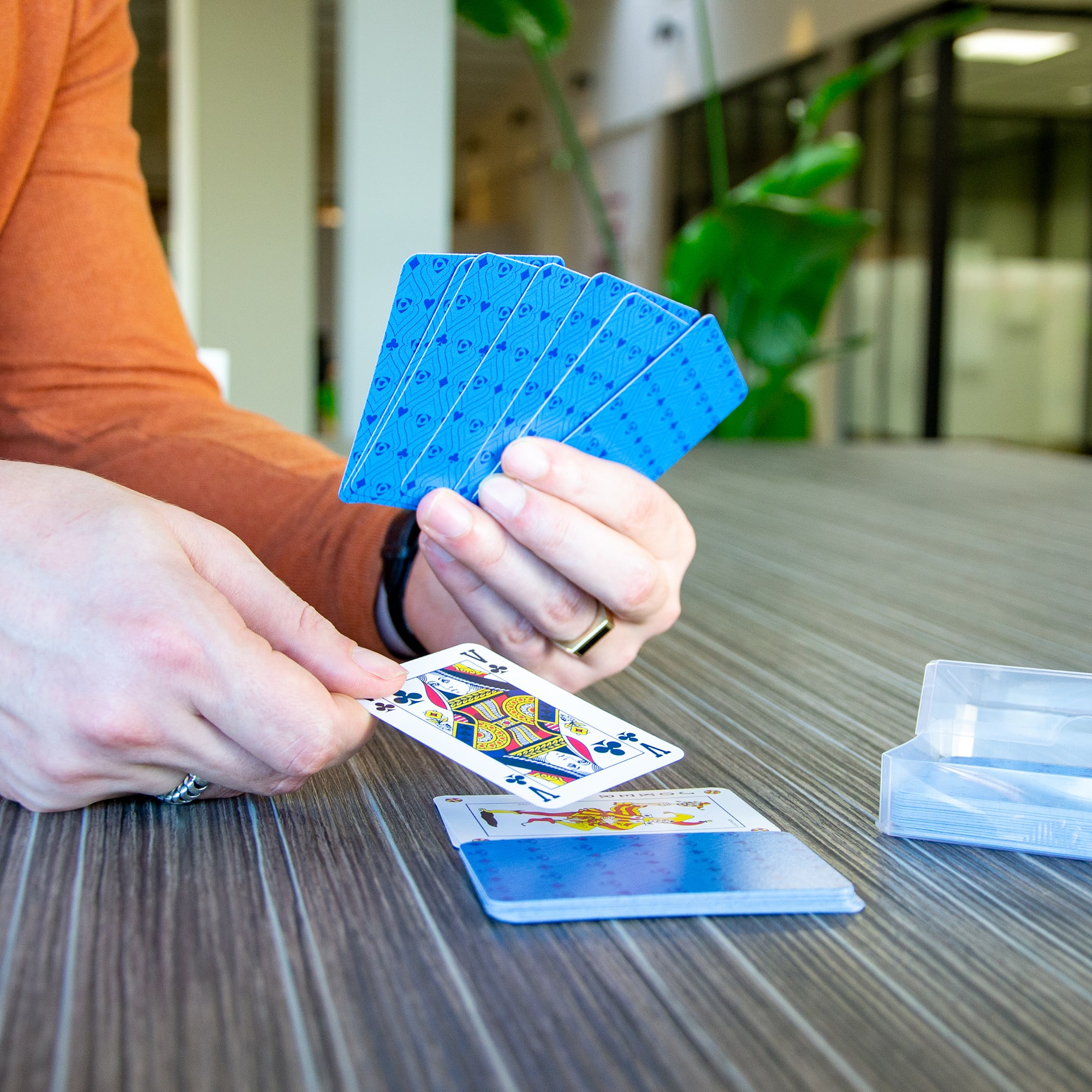 Speelkaarten Stan - Plastic doosje | Kaarten met logo | Full Colour